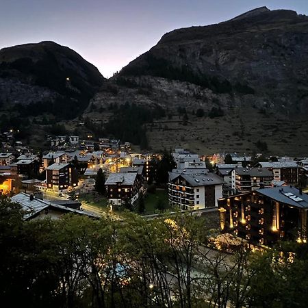 Haus Oasis Ferienwohnung-Holiday Apartment Zermatt Exterior photo